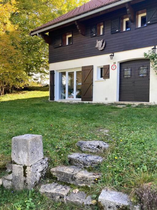 Au Coeur Du Village De Premanon Exterior photo